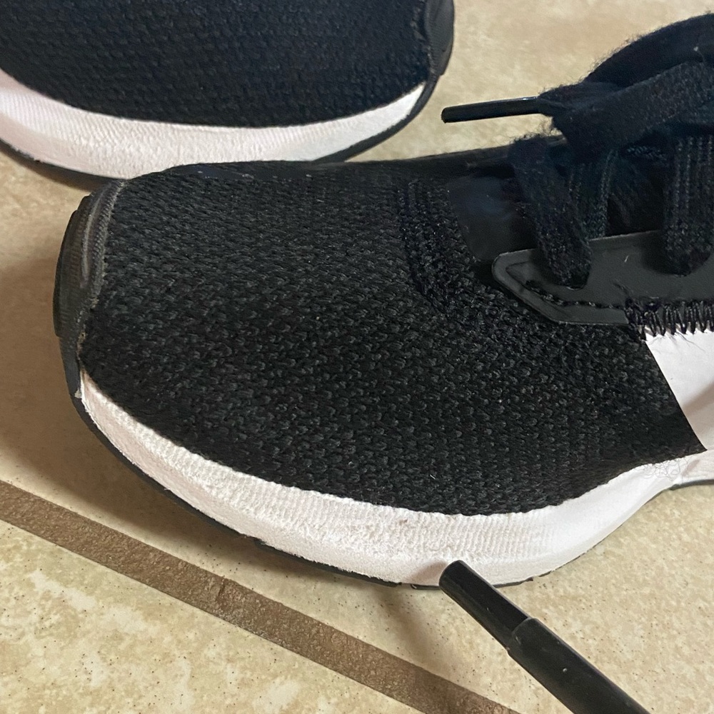 Great Condition Women’s Adidas Swift Run X - image 8